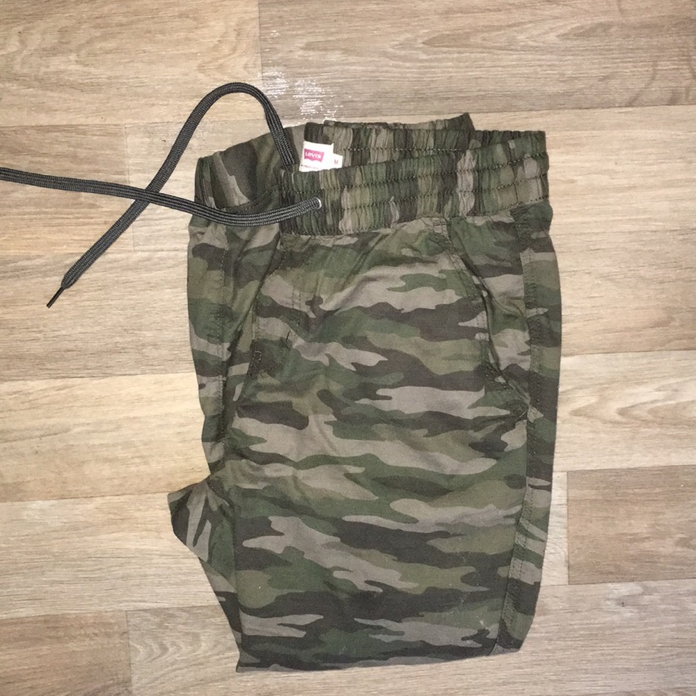 Levi camo jogger